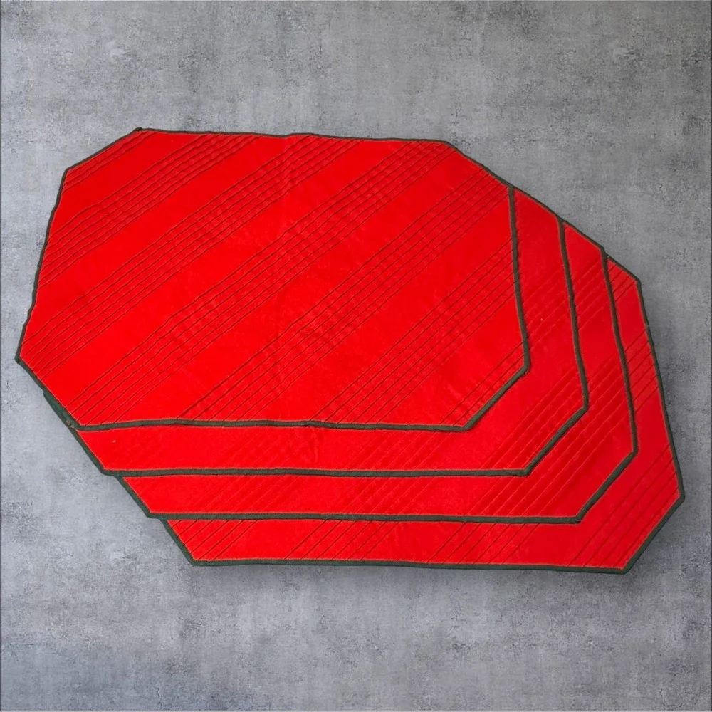 Vintage Placemats Set of 4 Red Quilted Octagon Green Trim Holiday Christmas EUC